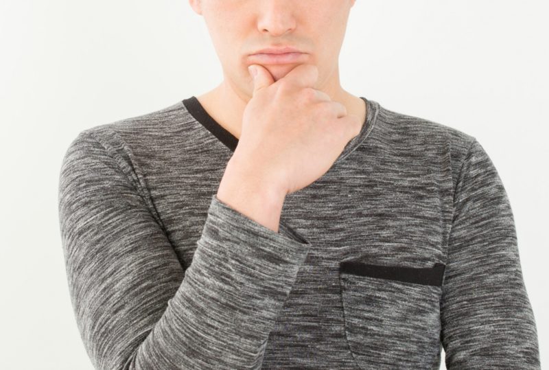 悩む男性①